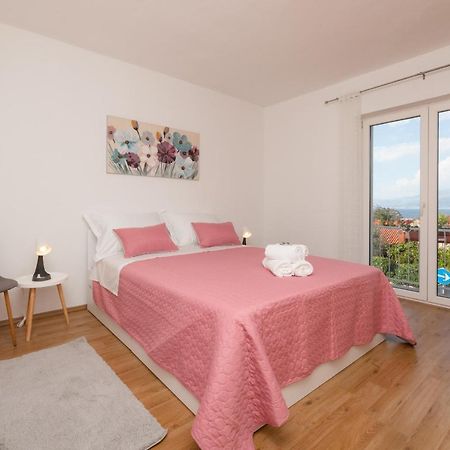 Apartment Nona - Center, 150 Meters From The Beach Супетар Екстериор снимка
